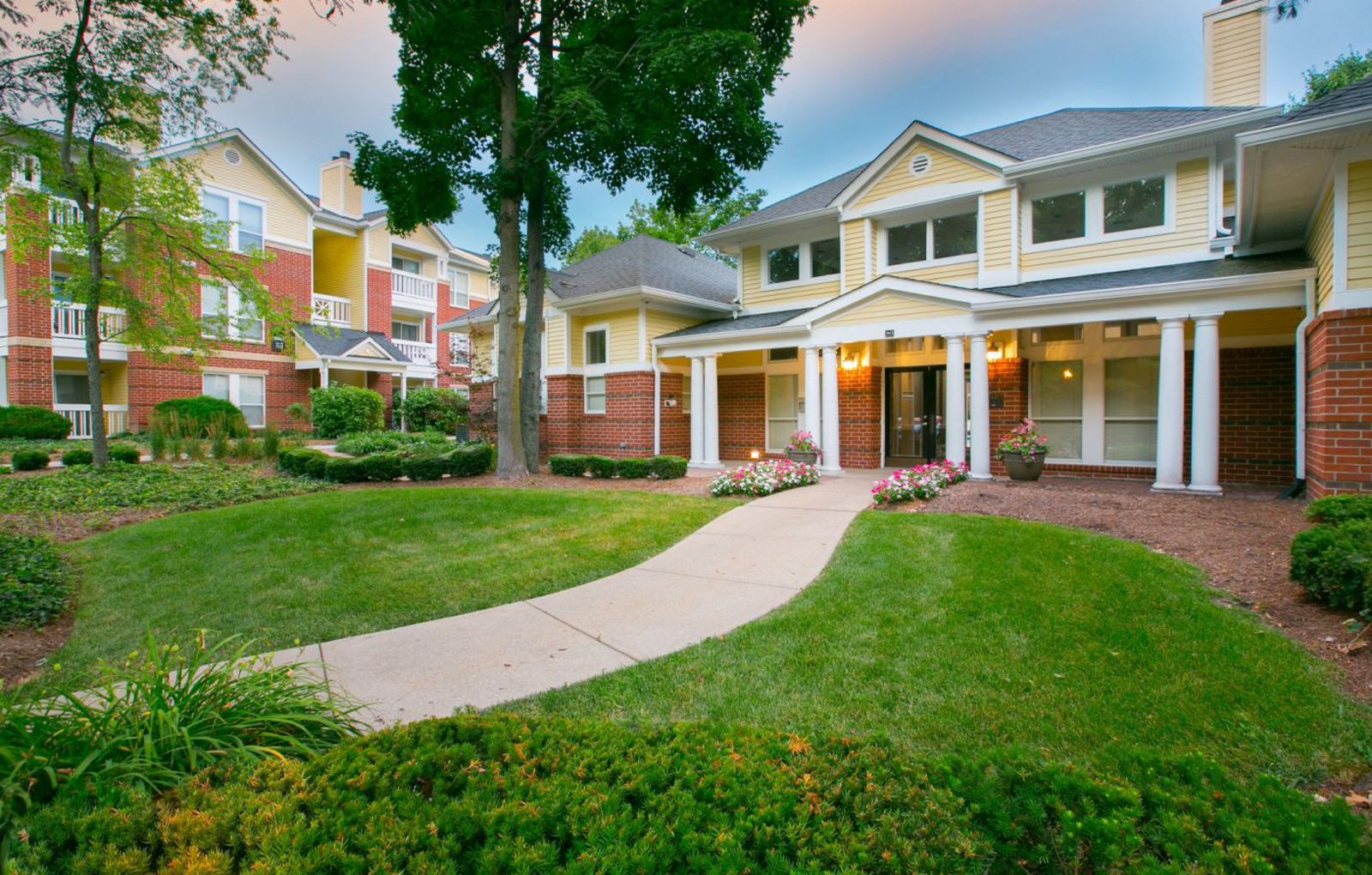 The Residence at White River Apartments Apartments in Indianapolis